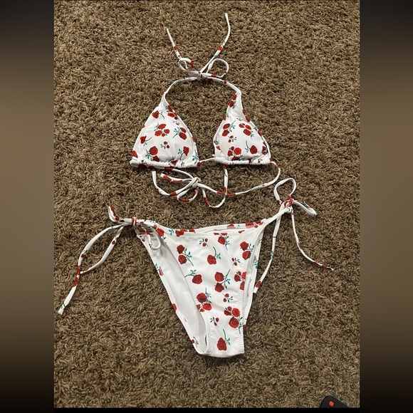 Tie Side Halter Triangle Bikini Swimsuit💜 Roses-Medium NWOT - Picture 2 of 2